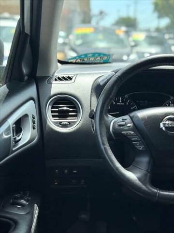 Photo of 2019 Brilliant Silver Metallic Nissan Pathfinder