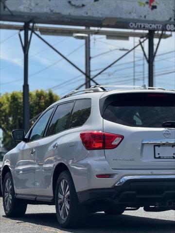 Photo of 2019 Brilliant Silver Metallic Nissan Pathfinder