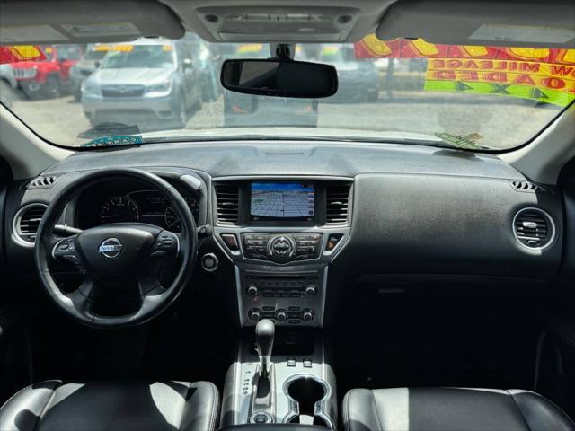 Photo of 2019 Brilliant Silver Metallic Nissan Pathfinder