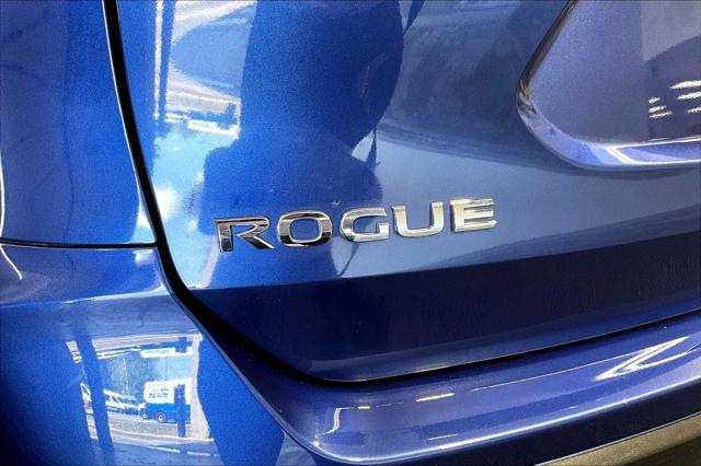 Photo of 2018 Caspian Blue Nissan Rogue