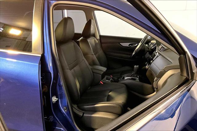 Photo of 2018 Caspian Blue Nissan Rogue