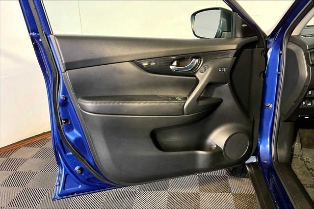 Photo of 2018 Caspian Blue Nissan Rogue