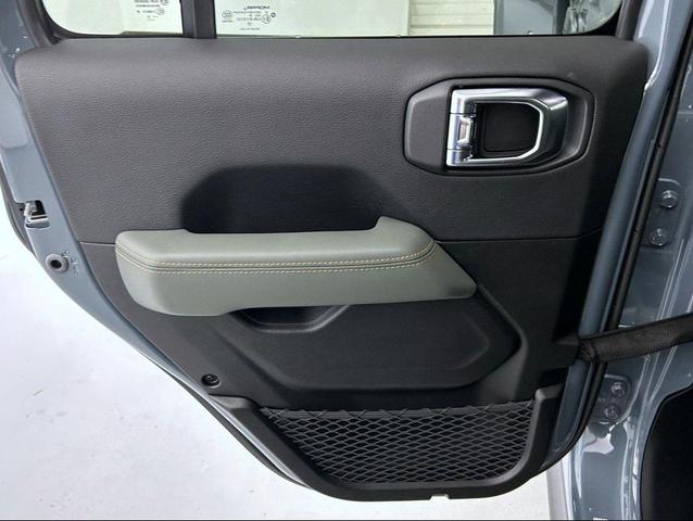 Photo of 2025 Anvil Clearcoat Jeep Gladiator