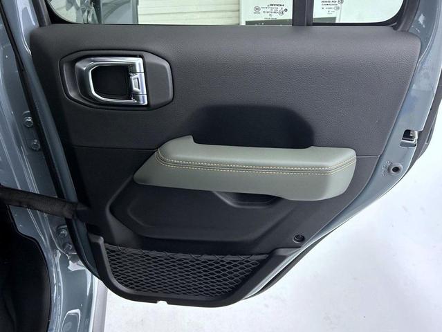 Photo of 2025 Anvil Clearcoat Jeep Gladiator