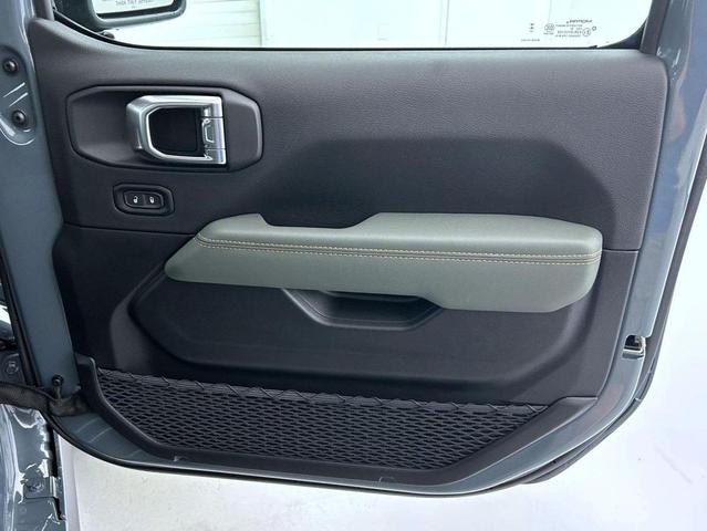 Photo of 2025 Anvil Clearcoat Jeep Gladiator