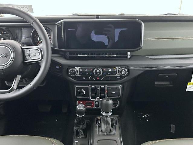 Photo of 2025 Anvil Clearcoat Jeep Gladiator