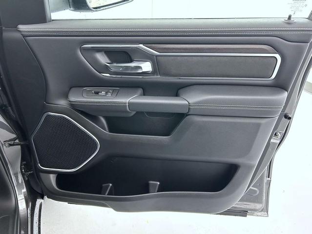 Photo of 2025 Granite Crystal Metallic Clearcoat RAM 1500