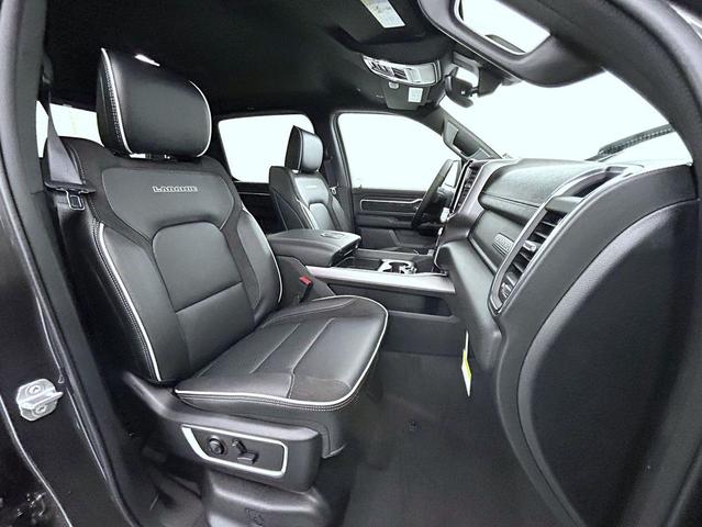 Photo of 2025 Granite Crystal Metallic Clearcoat RAM 1500