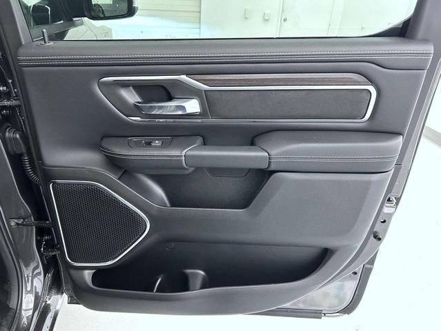 Photo of 2025 Granite Crystal Metallic Clearcoat RAM 1500