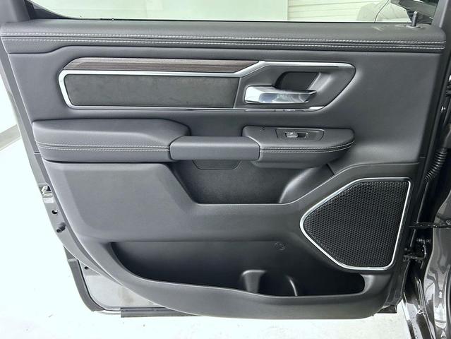 Photo of 2025 Granite Crystal Metallic Clearcoat RAM 1500