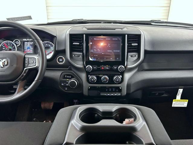 Photo of 2025 Diamond Black Crystal Pearlcoat RAM 1500