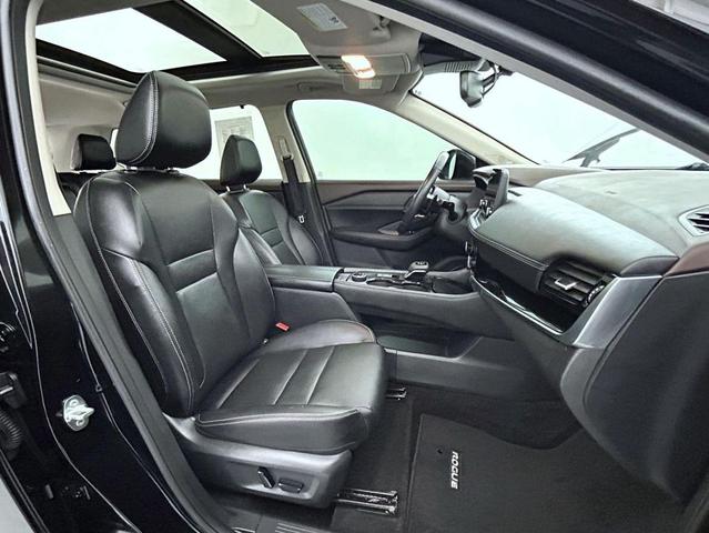 Photo of 2023 Super Black Nissan Rogue