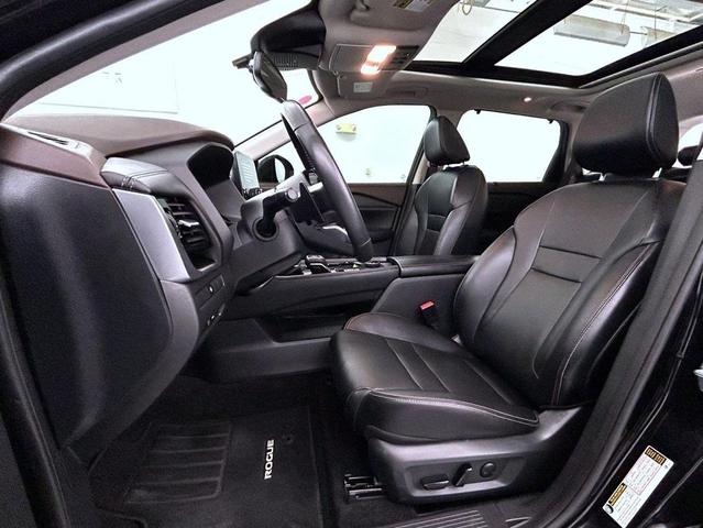 Photo of 2023 Super Black Nissan Rogue
