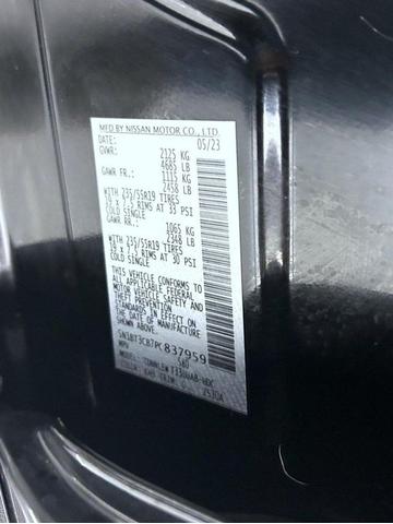 Photo of 2023 Super Black Nissan Rogue