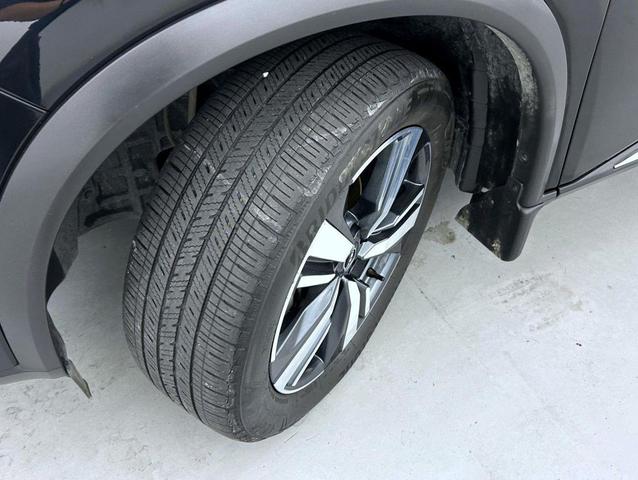 Photo of 2023 Super Black Nissan Rogue