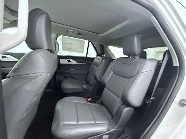 Photo of 2025 White Metallic Ford Explorer
