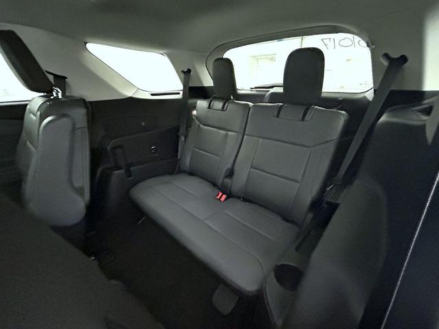 Photo of 2025 White Metallic Ford Explorer