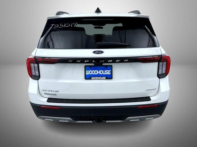 Photo of 2025 White Metallic Ford Explorer