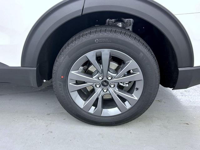 Photo of 2025 White Metallic Ford Explorer