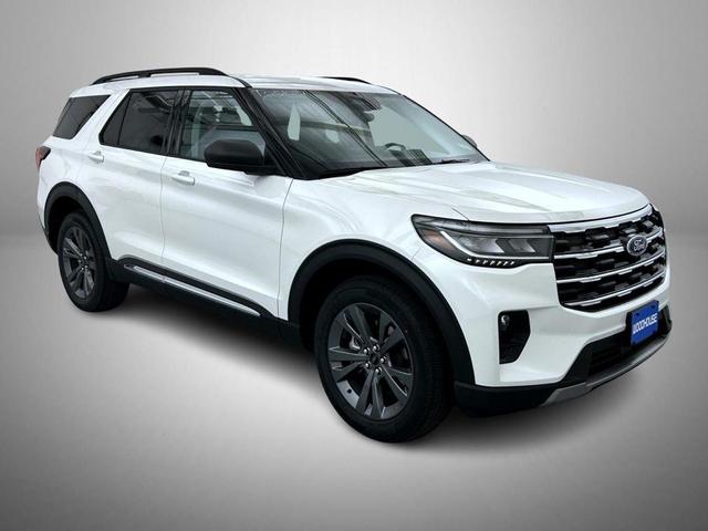 Photo of 2025 White Metallic Ford Explorer