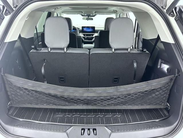 Photo of 2025 White Metallic Ford Explorer