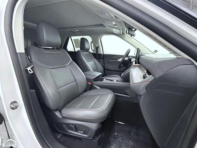 Photo of 2025 White Metallic Ford Explorer