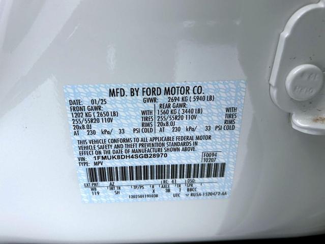 Photo of 2025 White Metallic Ford Explorer