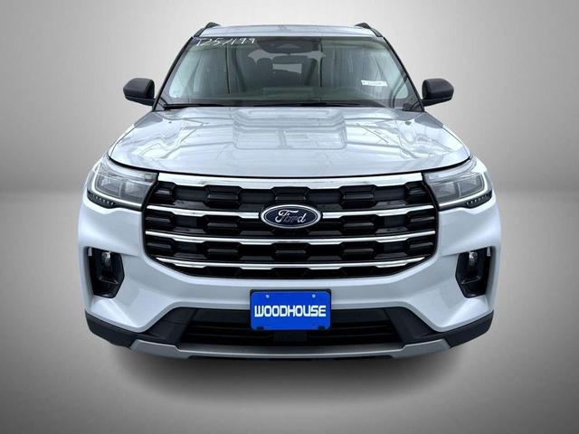 Photo of 2025 Space White Metallic Ford Explorer
