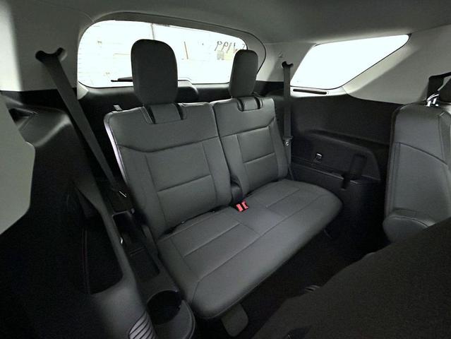 Photo of 2025 Space White Metallic Ford Explorer