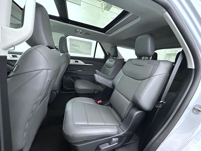 Photo of 2025 Space White Metallic Ford Explorer