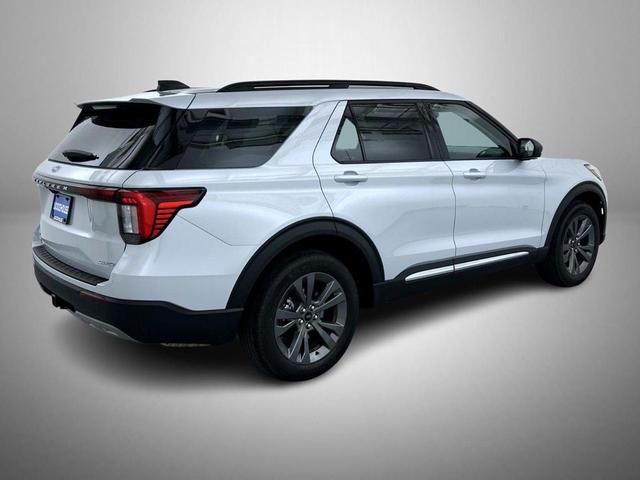 Photo of 2025 Space White Metallic Ford Explorer