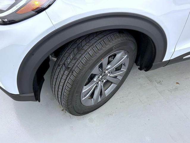 Photo of 2025 Space White Metallic Ford Explorer