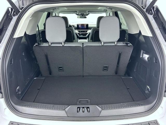 Photo of 2025 Space White Metallic Ford Explorer