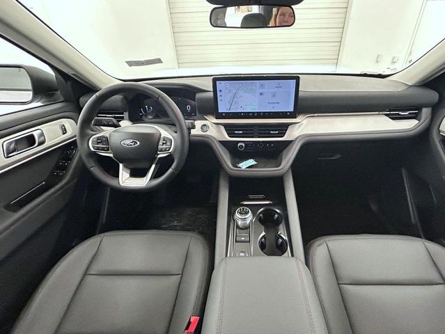 Photo of 2025 Space White Metallic Ford Explorer