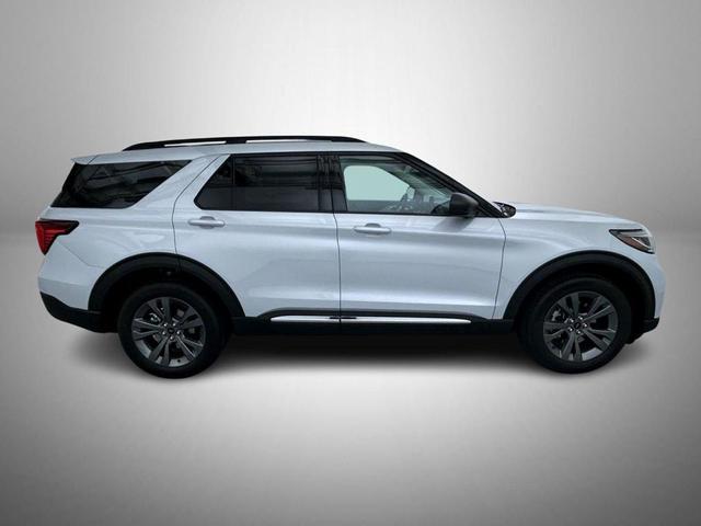 Photo of 2025 Space White Metallic Ford Explorer