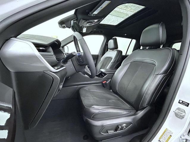 Photo of 2023 Bright White Clearcoat Jeep Grand Cherokee