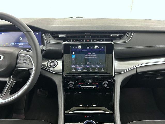 Photo of 2023 Bright White Clearcoat Jeep Grand Cherokee