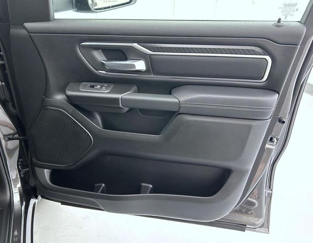 Photo of 2025 Granite Crystal Metallic Clearcoat RAM 1500