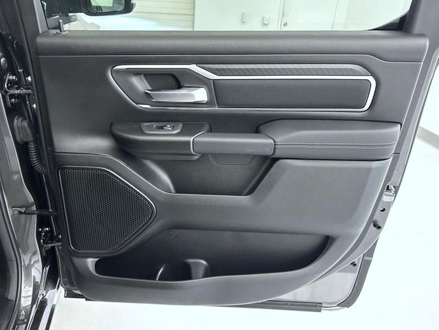 Photo of 2025 Granite Crystal Metallic Clearcoat RAM 1500