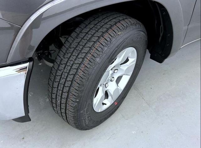 Photo of 2025 Granite Crystal Metallic Clearcoat RAM 1500