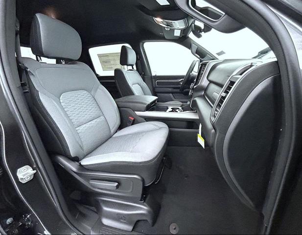 Photo of 2025 Granite Crystal Metallic Clearcoat RAM 1500