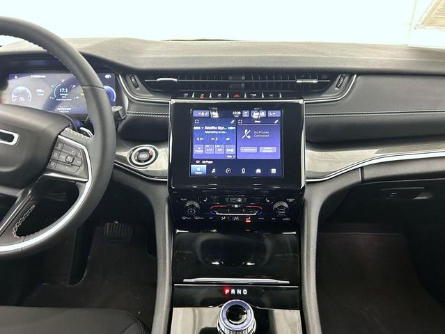 Photo of 2023 Bright White Clearcoat Jeep Grand Cherokee