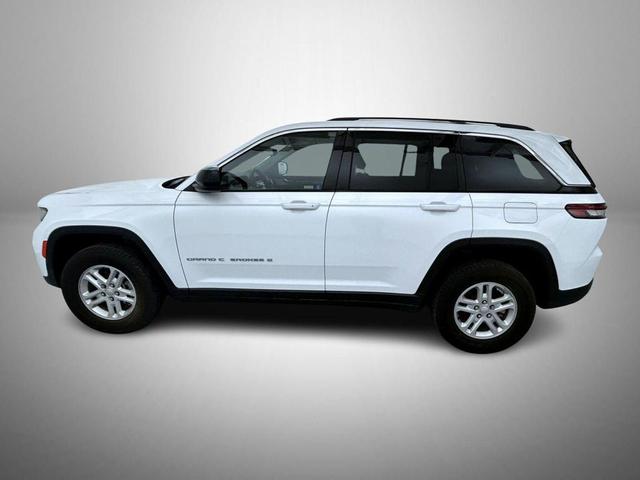 Photo of 2023 Bright White Clearcoat Jeep Grand Cherokee
