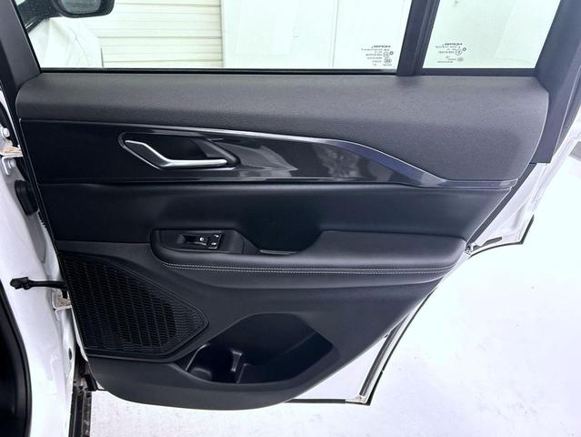 Photo of 2023 Bright White Clearcoat Jeep Grand Cherokee