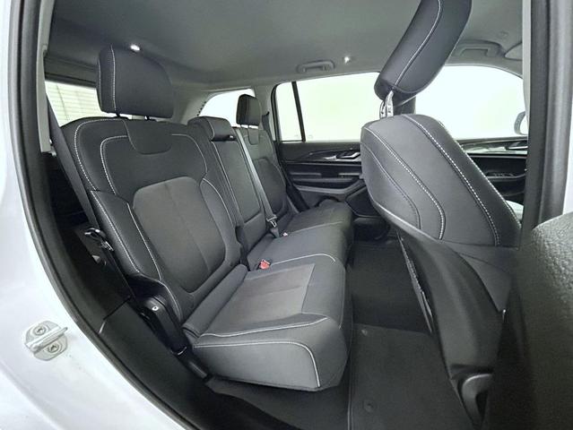 Photo of 2023 Bright White Clearcoat Jeep Grand Cherokee