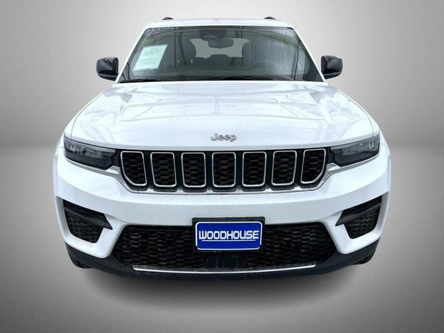 Photo of 2023 Bright White Clearcoat Jeep Grand Cherokee