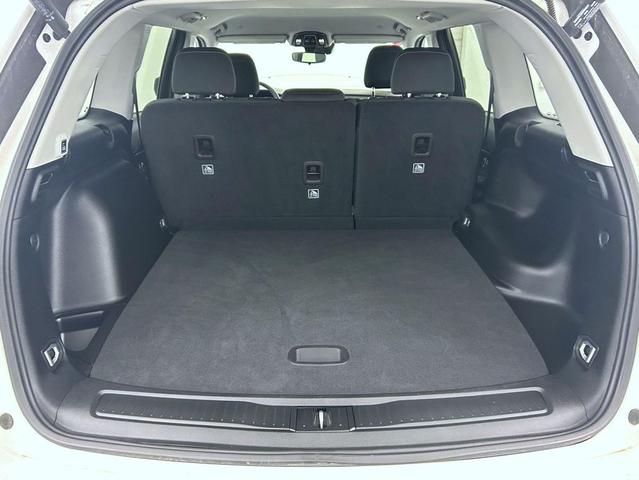Photo of 2023 Bright White Clearcoat Jeep Grand Cherokee