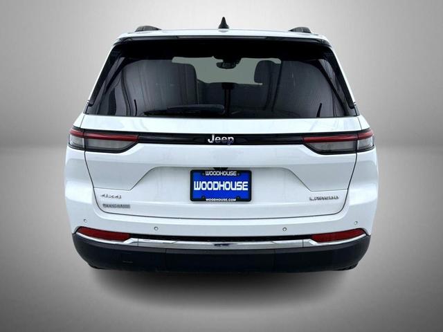 Photo of 2023 Bright White Clearcoat Jeep Grand Cherokee