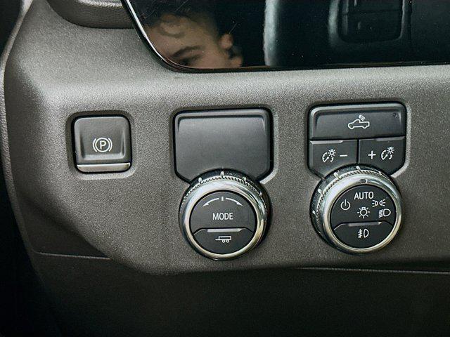 Photo of 2024 Summit White GMC Sierra 1500