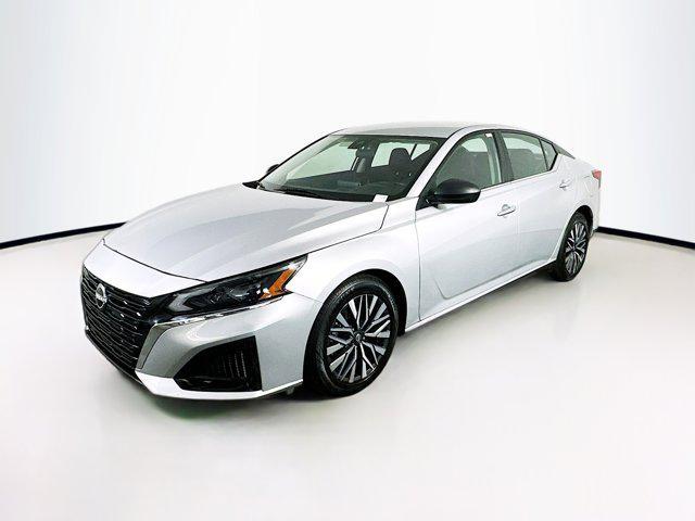 Photo of 2024 Brilliant Silver Metallic Nissan Altima